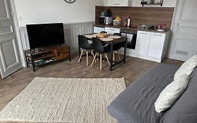 T2 avec balcon à 5 mn à pied de la mer